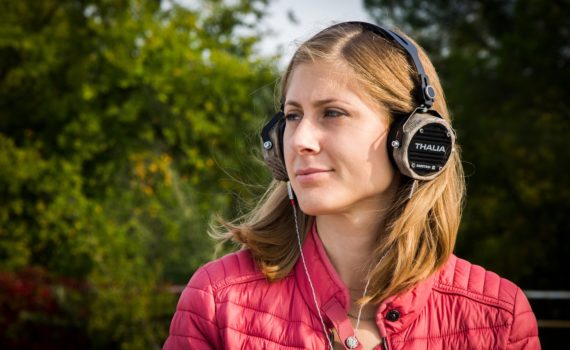 Listening headphones